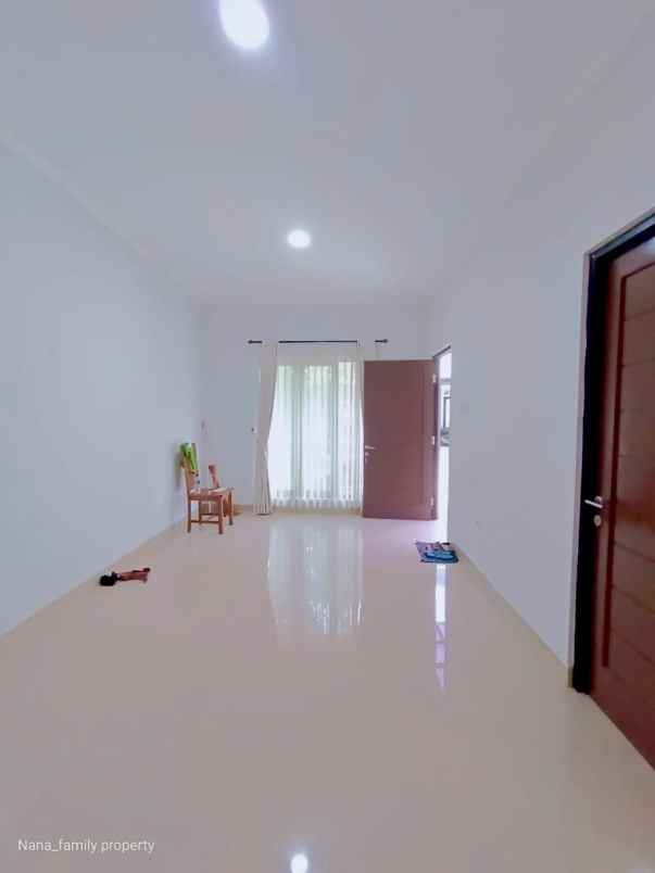 dijual rumah jalan raya beruang bintaro