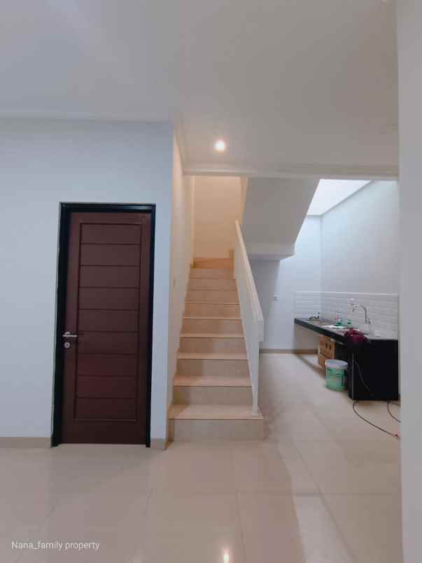 dijual rumah jalan raya beruang bintaro