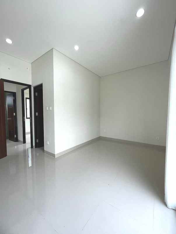 dijual rumah jalan raya bintaro sektor 2