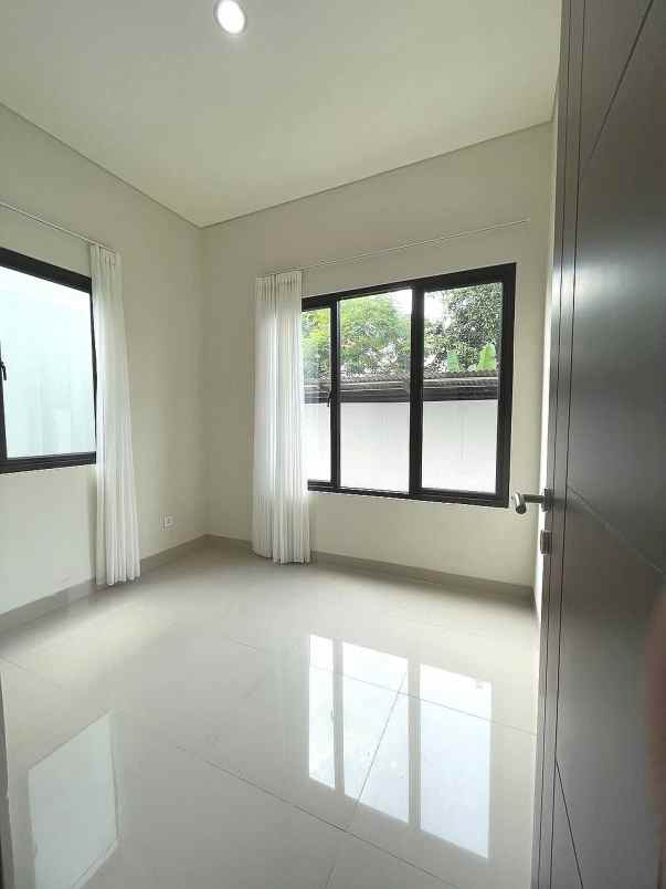 dijual rumah jalan raya bintaro sektor 2