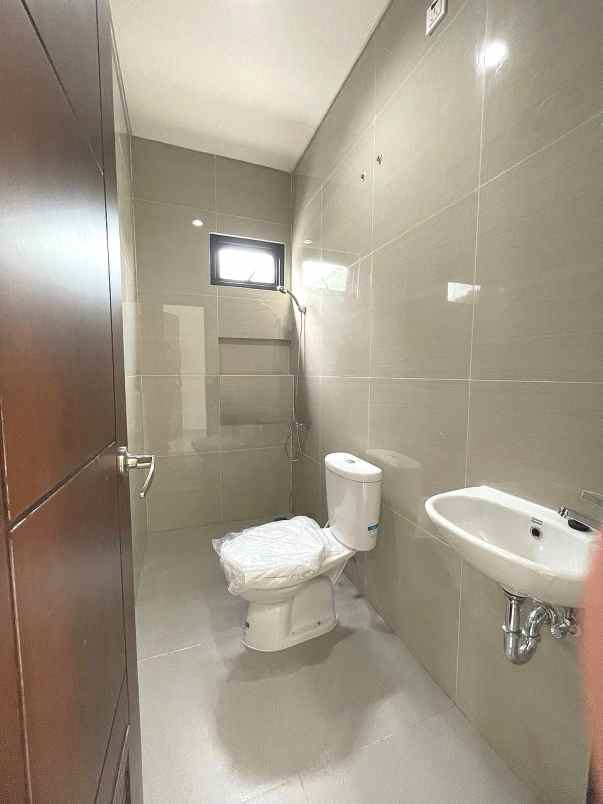 dijual rumah jalan raya bintaro sektor 2