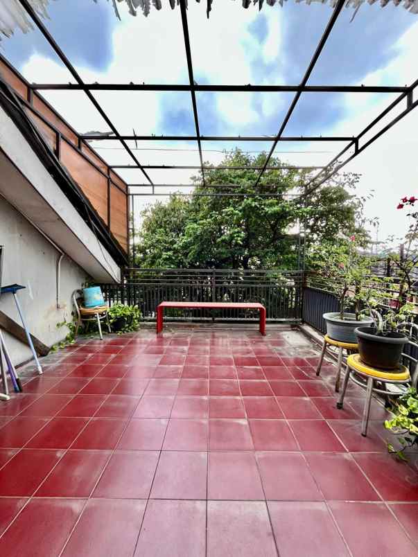 dijual rumah jalan raya jagakarsa