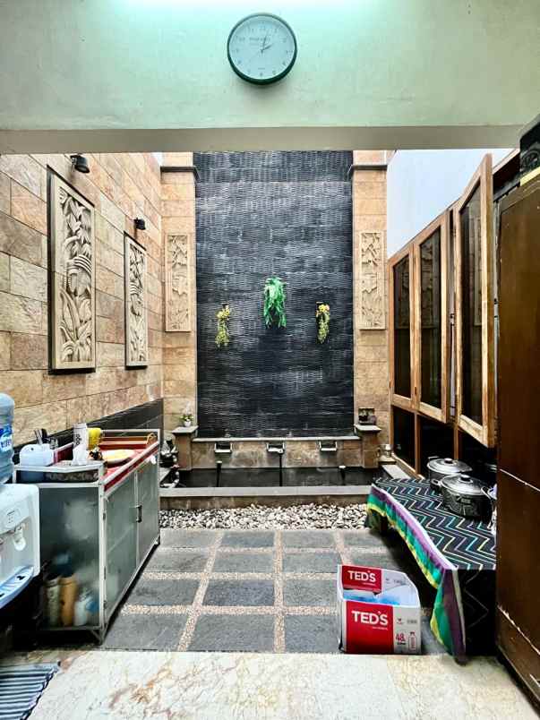 dijual rumah jalan raya jagakarsa