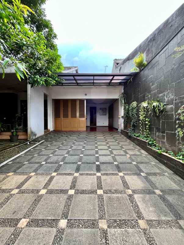 dijual rumah jalan raya jagakarsa