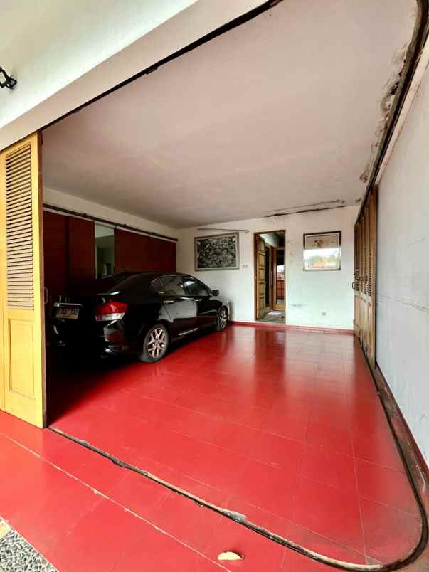 dijual rumah jalan raya jagakarsa