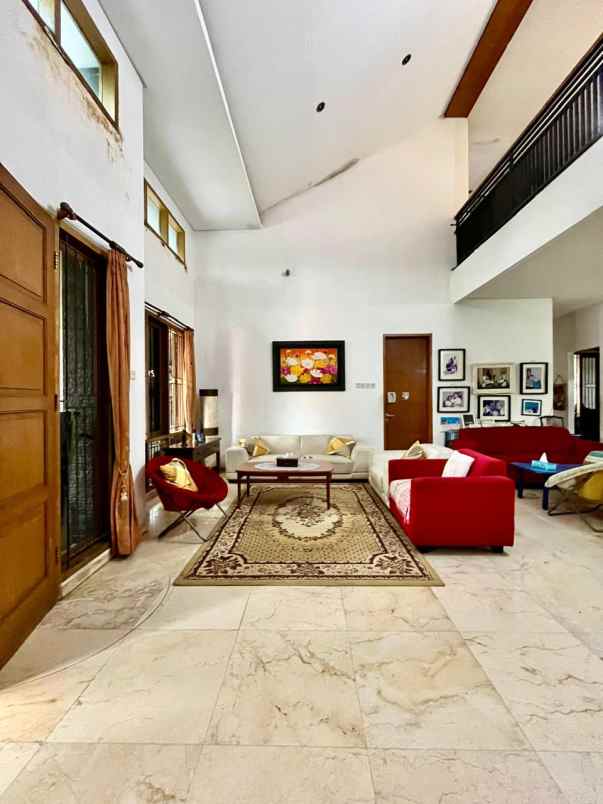 dijual rumah jalan raya jagakarsa