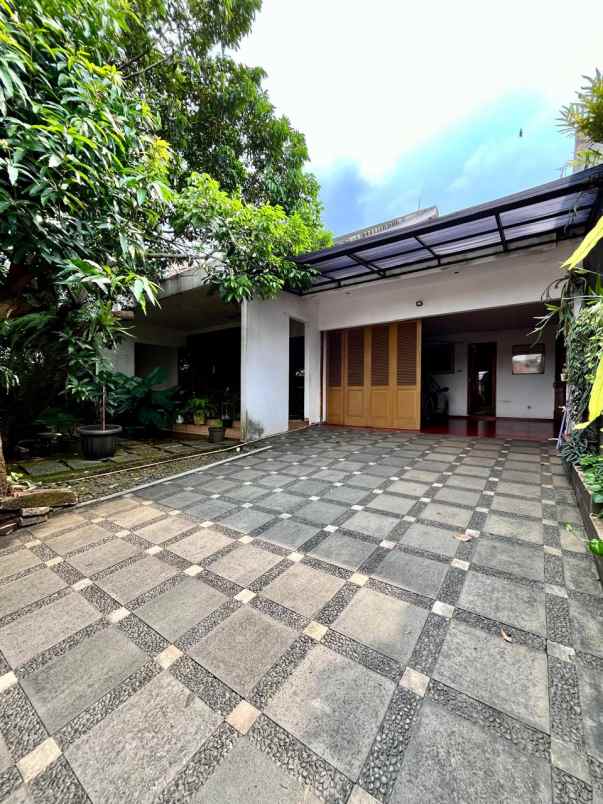 dijual rumah jalan raya jagakarsa