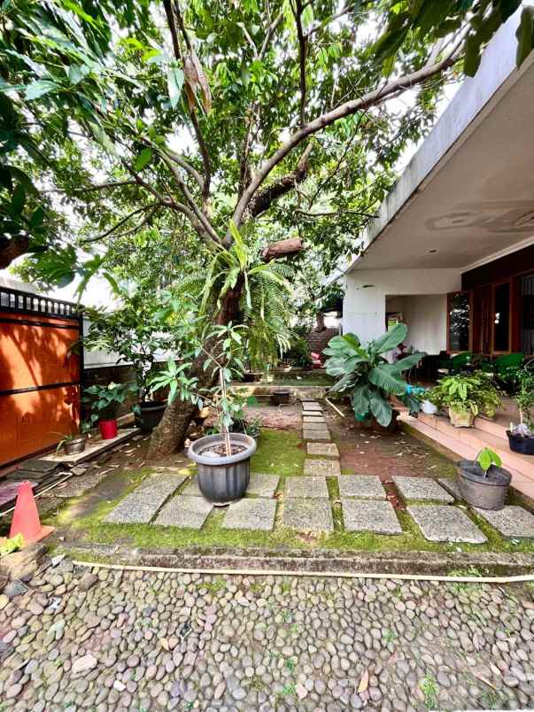 dijual rumah jalan raya jagakarsa