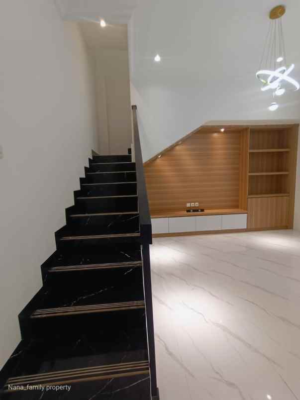 dijual rumah jalan raya joglo kembangan