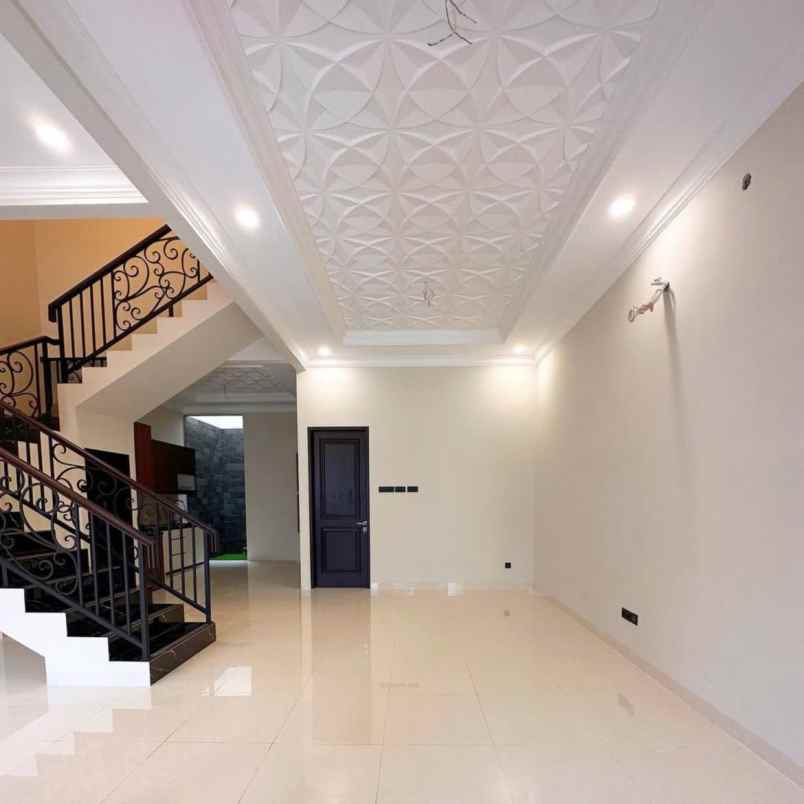 dijual rumah jalan raya meruya