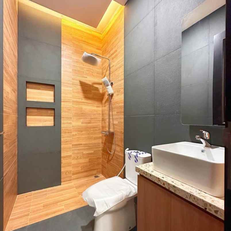 dijual rumah jalan raya meruya