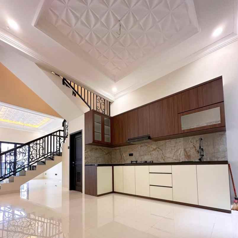 dijual rumah jalan raya meruya