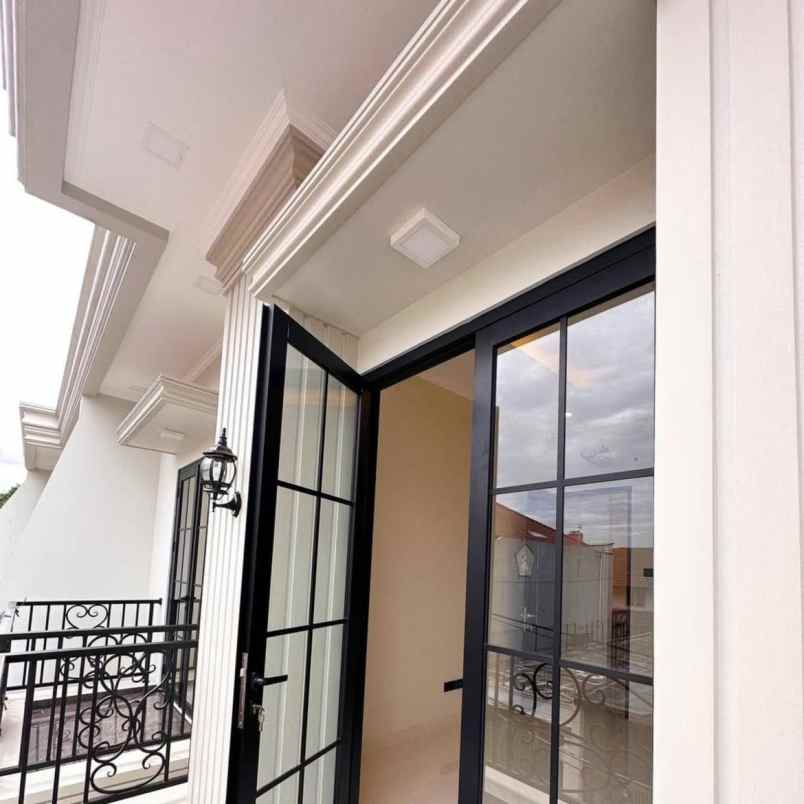 dijual rumah jalan raya meruya