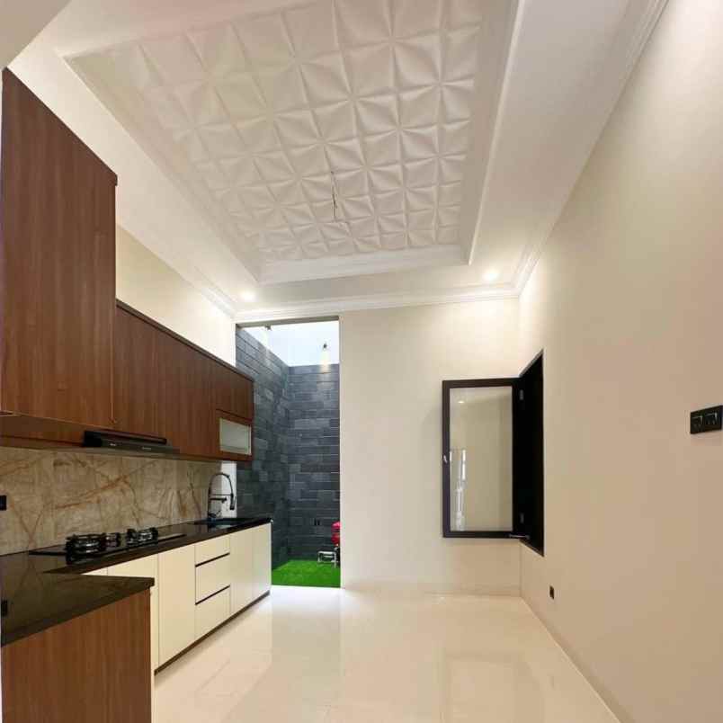 dijual rumah jalan raya meruya