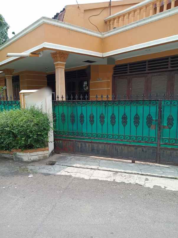 dijual rumah jalan raya pondok kelapa