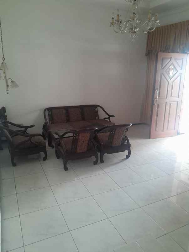 dijual rumah jalan raya satelit utara