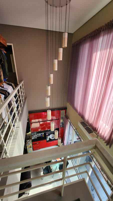 dijual rumah jalan royal residence