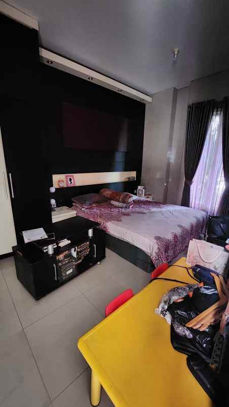 dijual rumah jalan royal residence