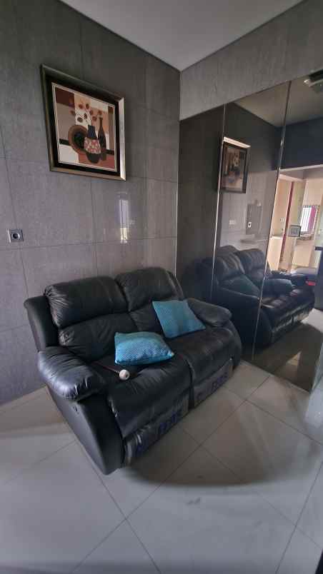 dijual rumah jalan royal residence