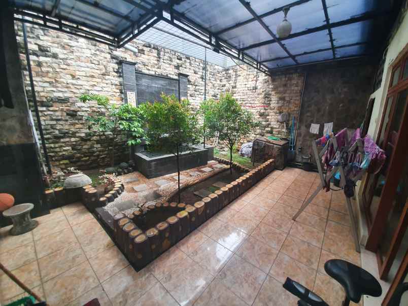 dijual rumah jalan skip ujung