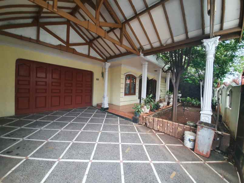 dijual rumah jalan skip ujung