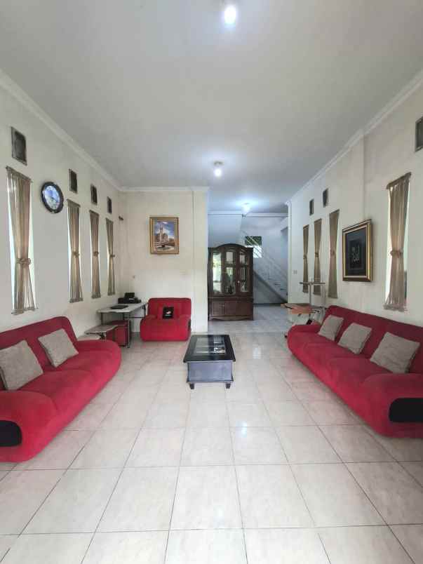 dijual rumah jl aswarman