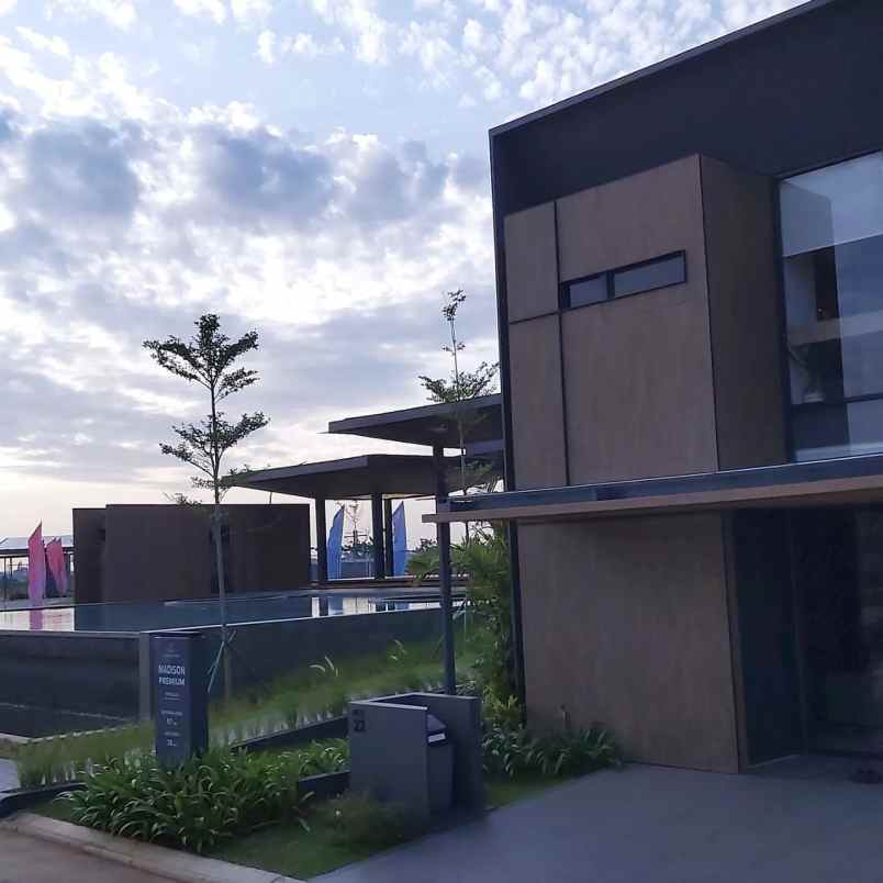 dijual rumah jl boulevard grand duta city