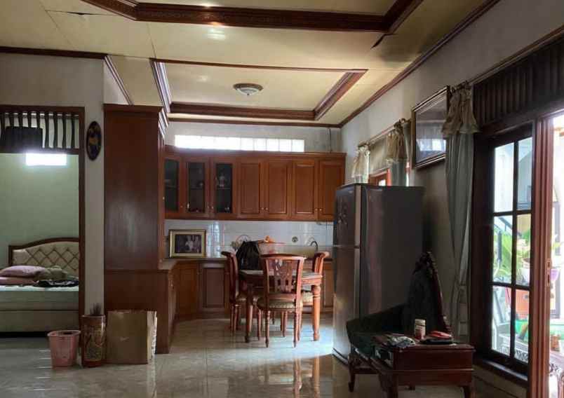 dijual rumah jl bungur 6 no 5 kelurahan