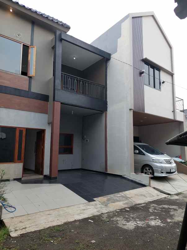 dijual rumah jl buni
