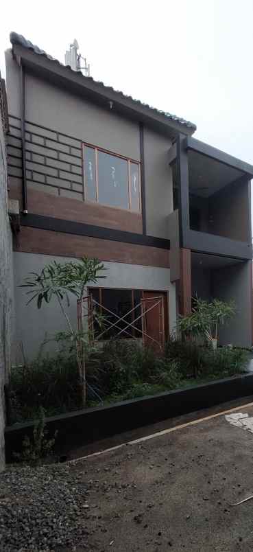 dijual rumah jl buni