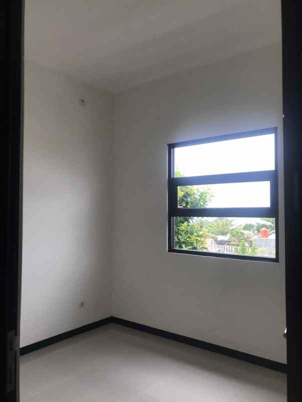 dijual rumah jl ciwaruga bandung