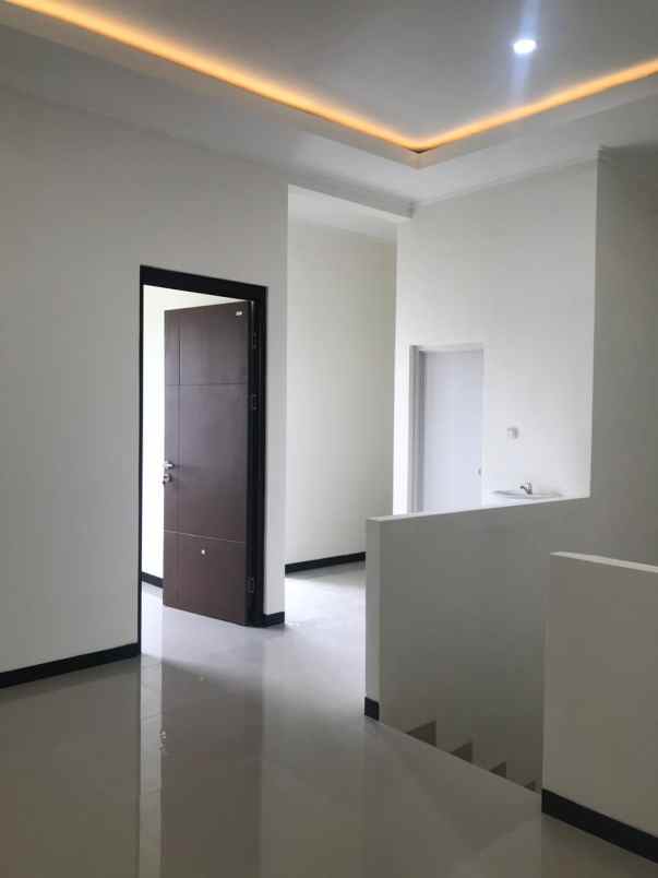 dijual rumah jl ciwaruga bandung