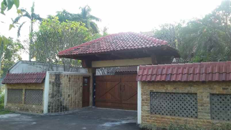 dijual rumah jl danapuri no 3 kel