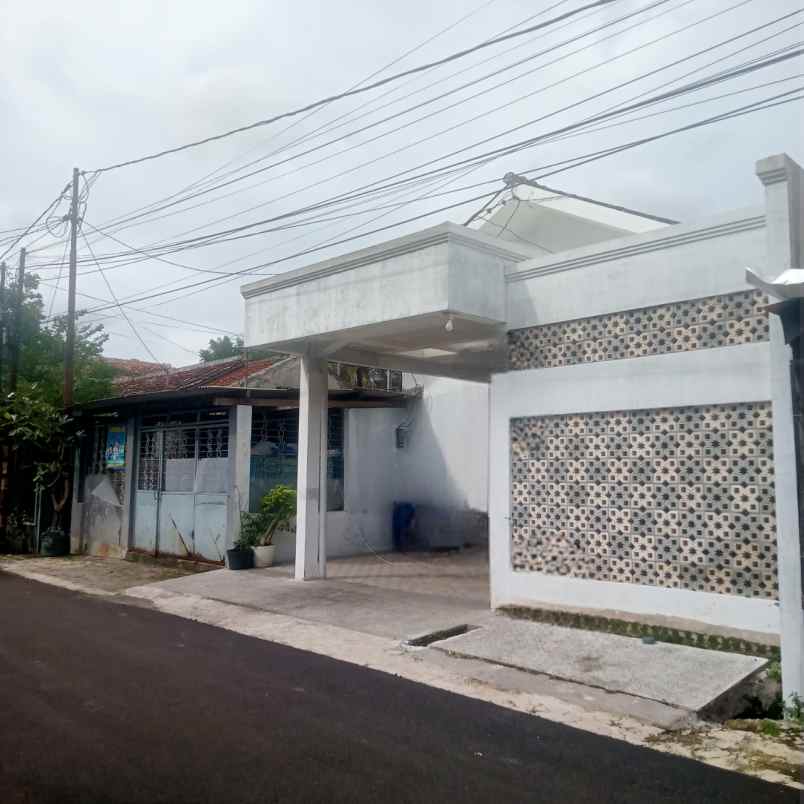 dijual rumah jl golf arcamanik endah