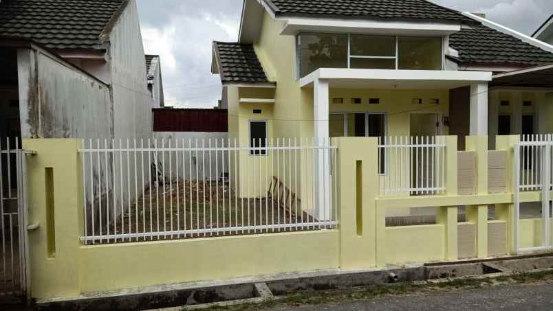 dijual rumah jl kaharudin nasution