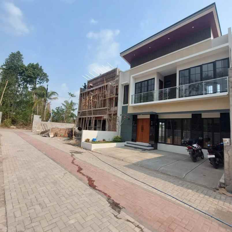 dijual rumah jl kaliurang km 13