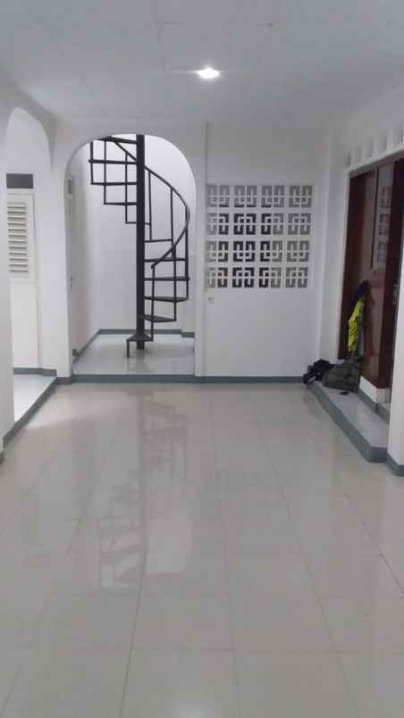 dijual rumah jl kebalen