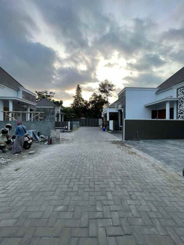 dijual rumah jl kebon agung
