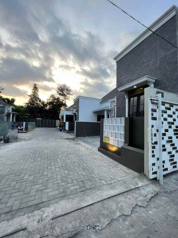 dijual rumah jl kebon agung