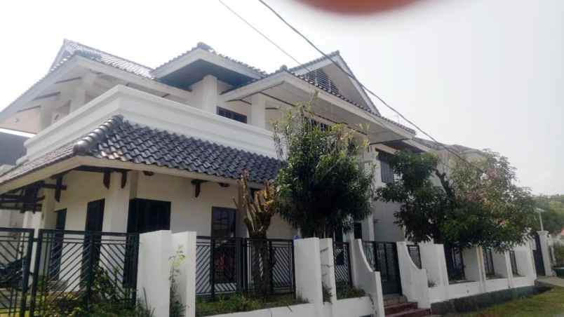 dijual rumah jl kehakiman no 9 sawahan