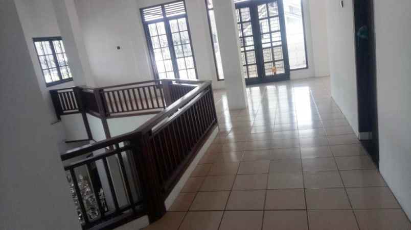 dijual rumah jl kehakiman no 9 sawahan