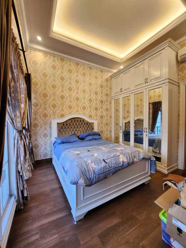 dijual rumah jl kelapa hijau komplek