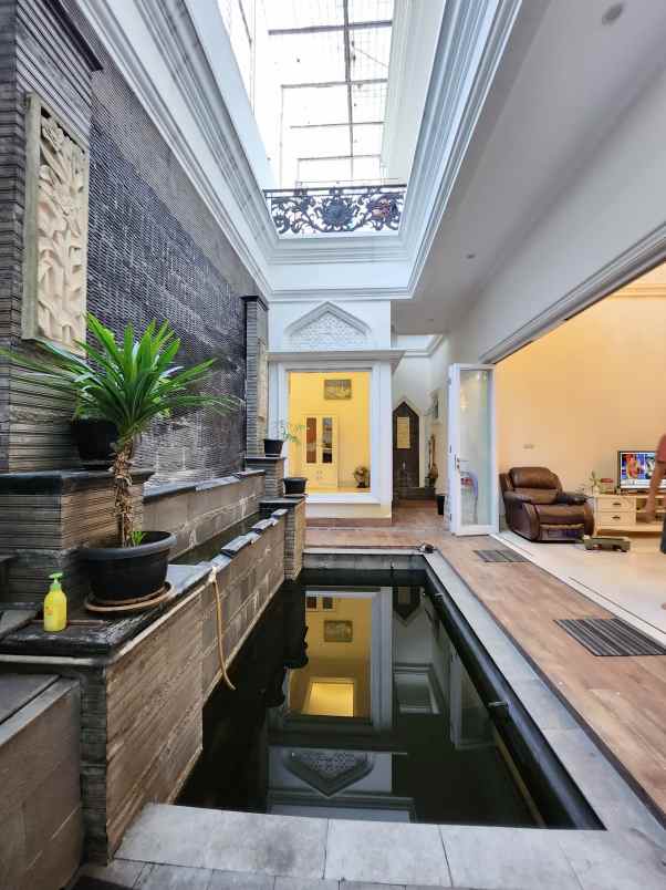 dijual rumah jl kelapa hijau komplek