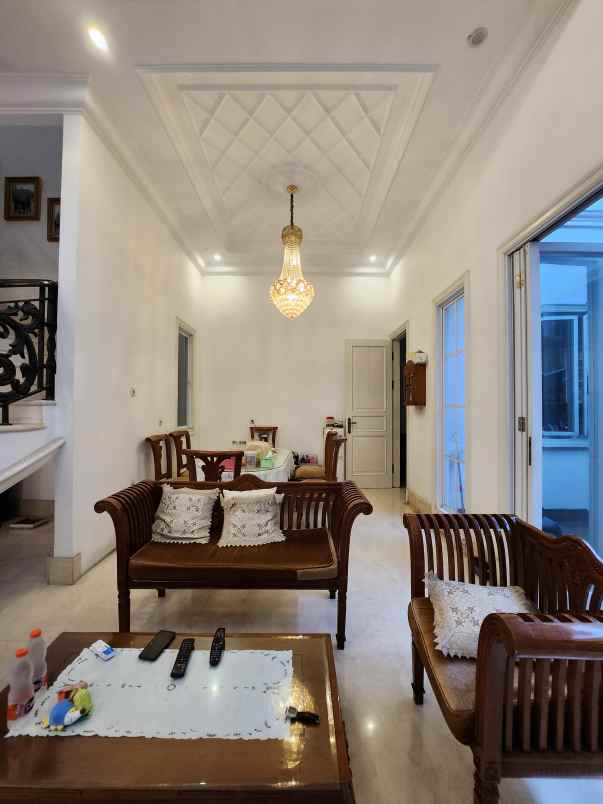 dijual rumah jl kelapa hijau komplek