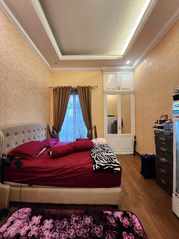 dijual rumah jl kelapa hijau komplek