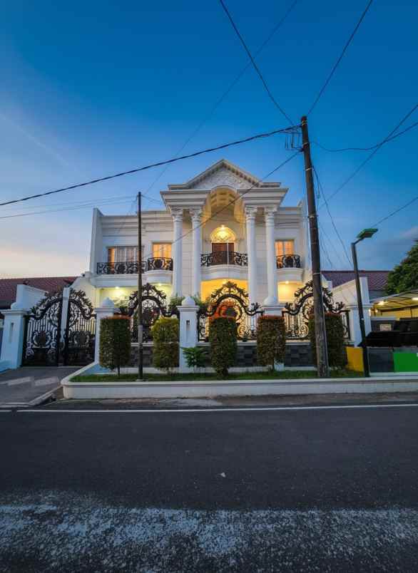 dijual rumah jl kelapa hijau komplek