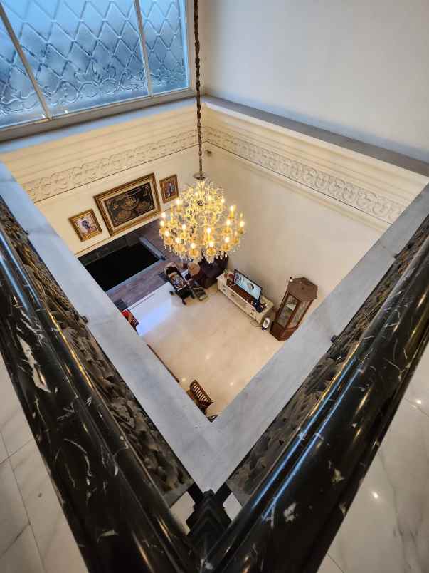 dijual rumah jl kelapa hijau komplek