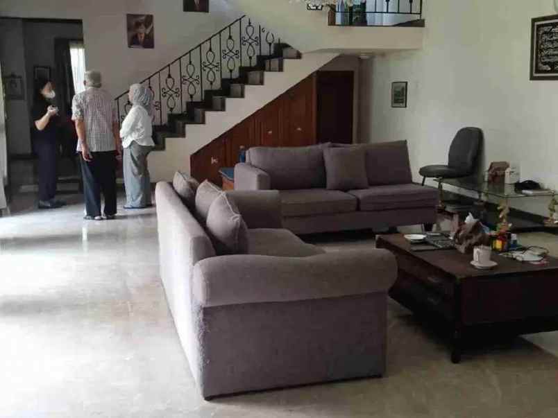 dijual rumah jl kemang kec mampang