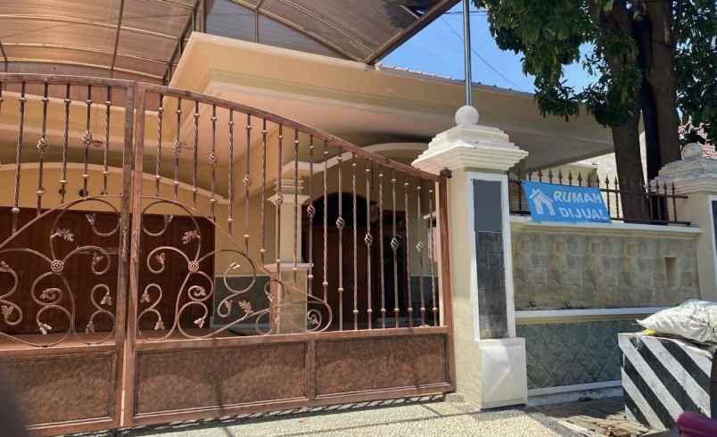 dijual rumah jl manyar kartika menur