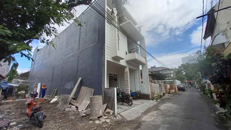 dijual rumah jl mt haryono gang 8 no